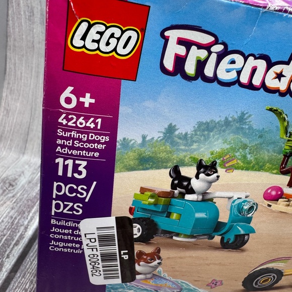 LEGO Friends 42641 surfing dogs, and scooter adventure - Picture 6 of 7